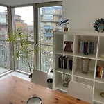 Modern Bright Flat Near Little Venice