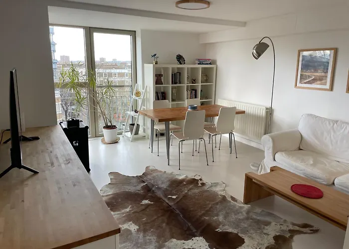 Modern Bright Flat Near Little Venice