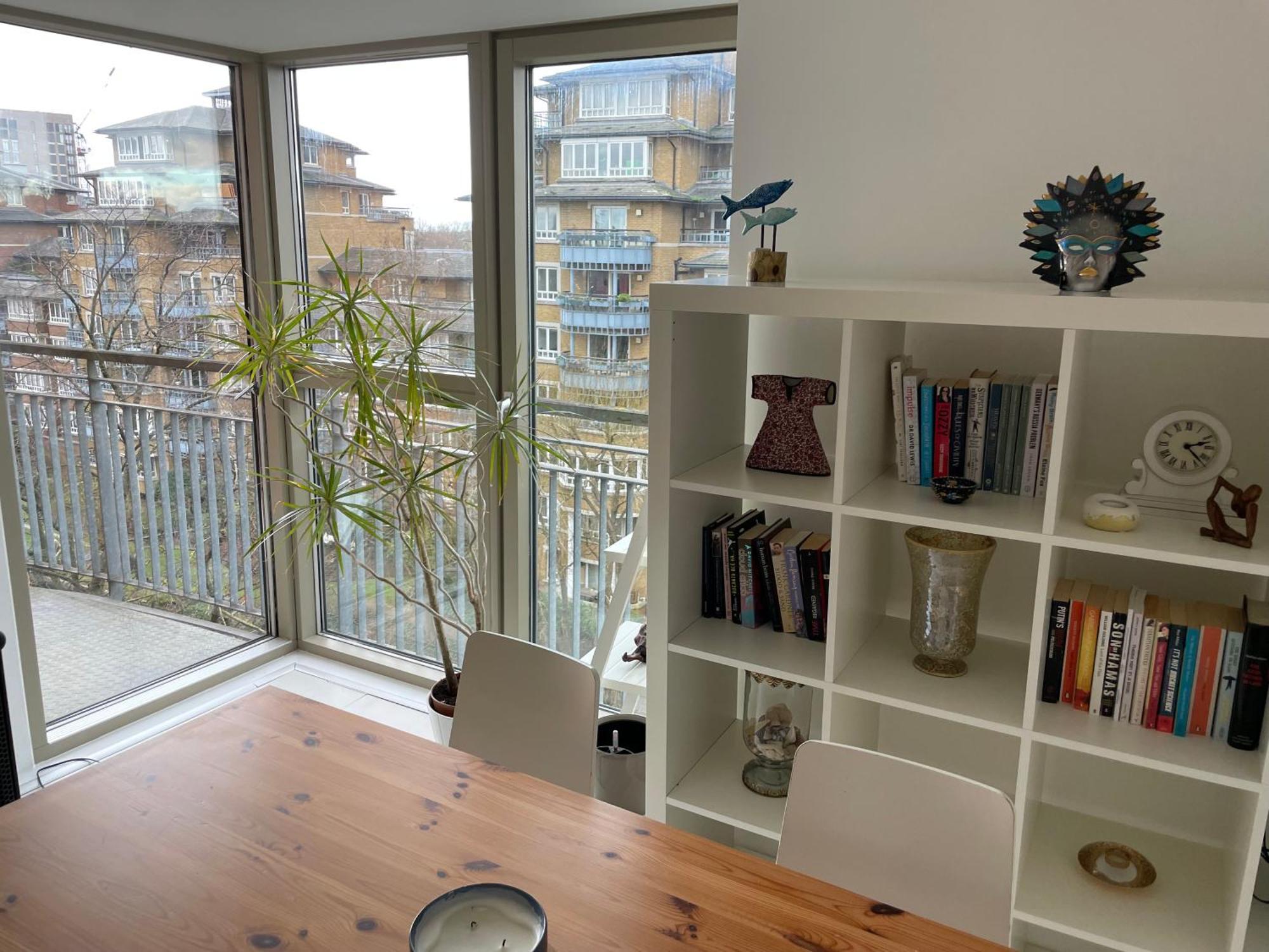 Modern Bright Flat Near Little Venice Londra